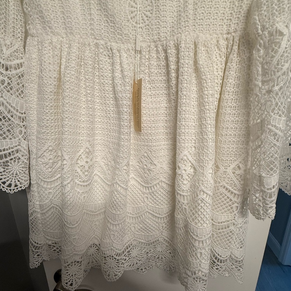 NWT White Lace Dress with bell sleeves size 6 - Picture 3 of 6